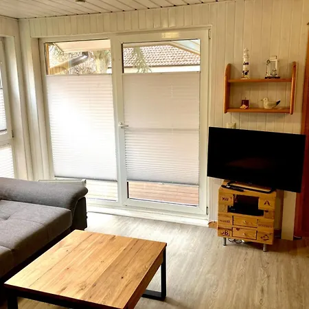 Holiday home Urlaub Am Wasser - Doppelbungalow Mit Terrasse Im Mirow